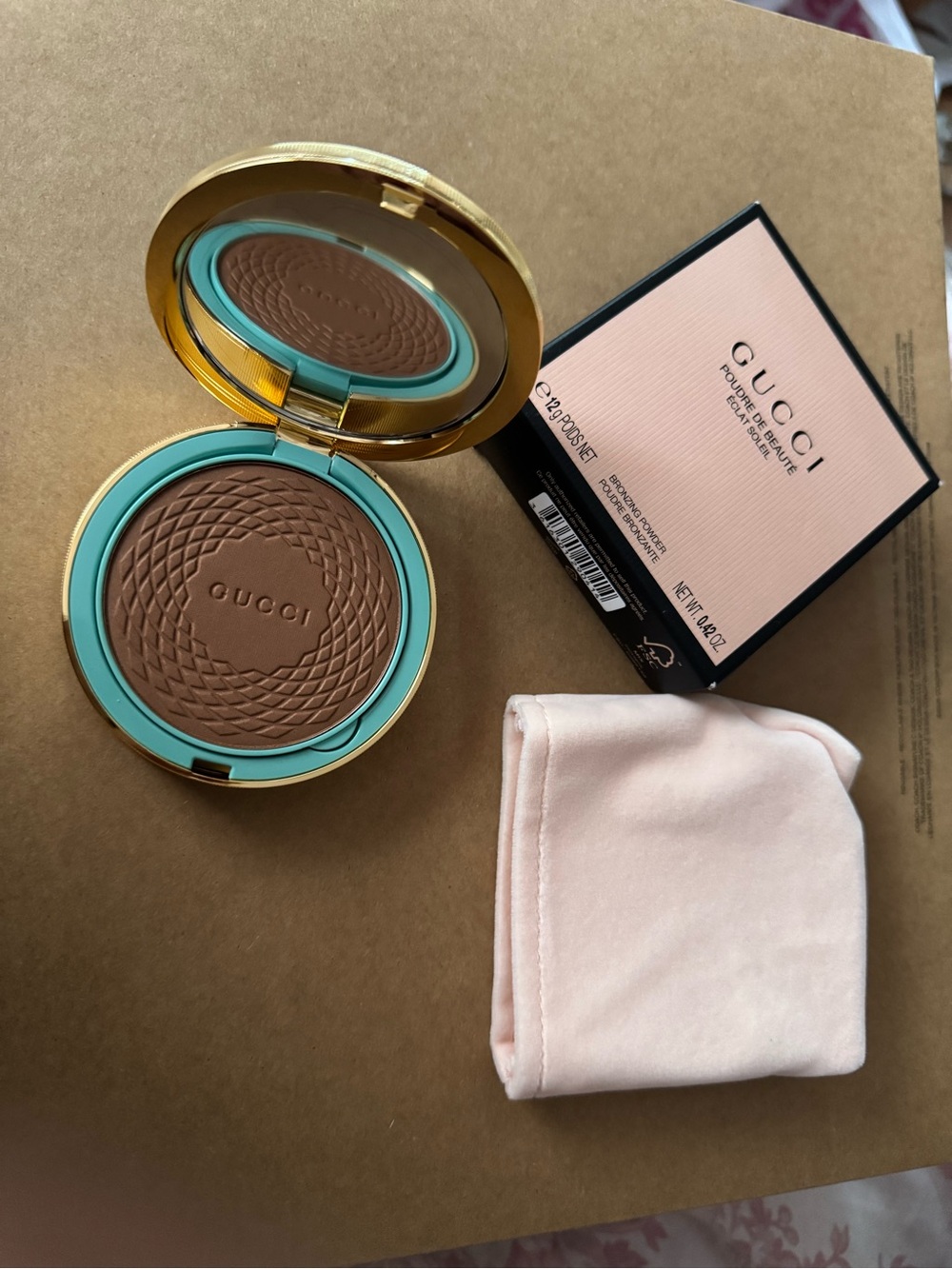 Gucci Bronzer & Contour Compact in Brown with Aqua Trim